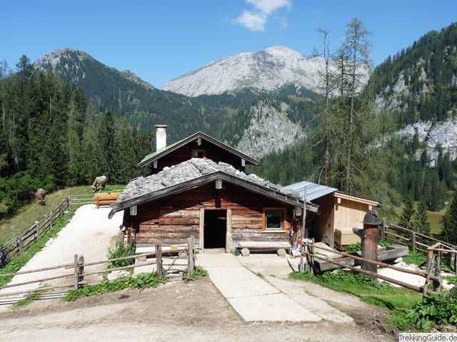 Brennhütte vor dem Untersberg