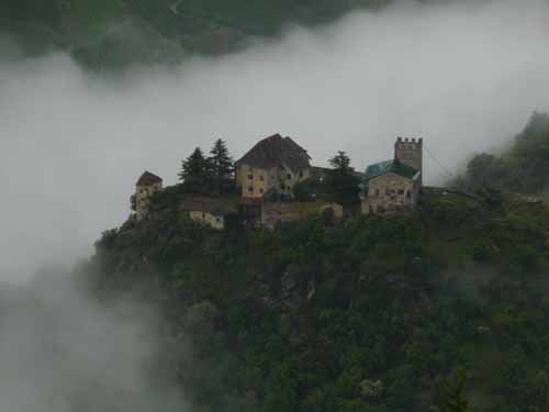 Schloss Juval, Meraner Höhenweg