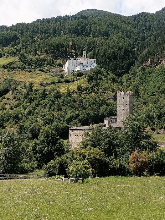 Burg von Burgeis und Kloster Marienberg, Reschenpass