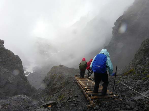 Abstieg im Regen