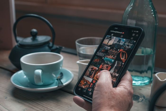 Smartphone mit Instagram