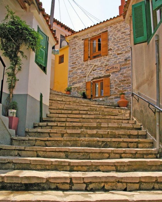 Steintreppe in Dorf auf Samos