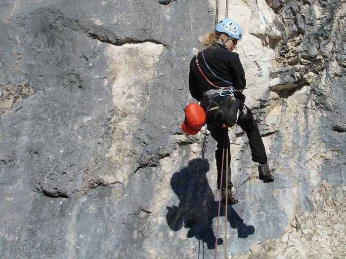 Jugendliche beim Abseilen