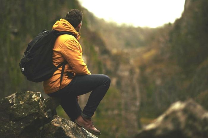 Wanderer mit Outdoorjacke
