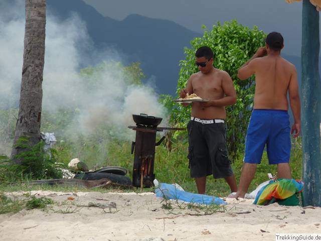 Kochen am Strand von Trinidad, Kuba