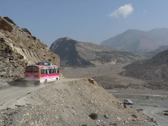 Bus im Kali Gandaki Tal, Annapurna, Nepal