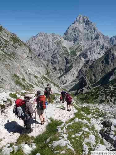 Mit Stöcken am Watzmann