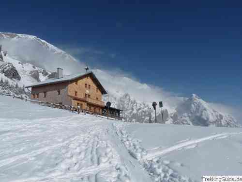 Berghütte im Schnee