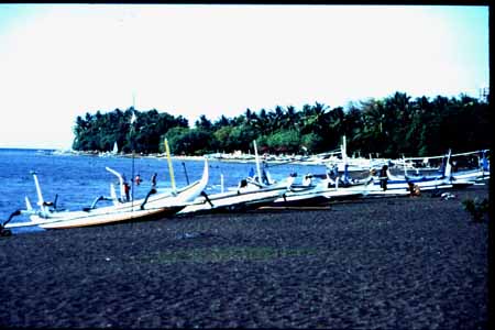 59 Boote am Strand 2