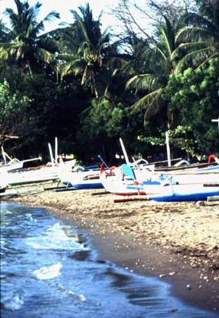 62 Boote am Strand