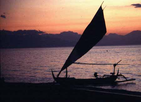 68 Boot im Sonnenuntergang